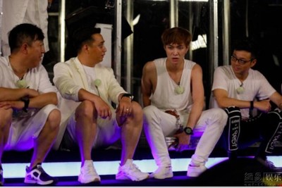 極限挑戰完美收官 黃渤大戰龍蝦群，