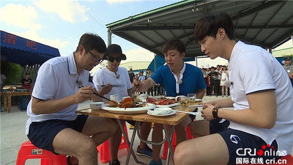 《極限挑戰》男人幫百元游海南 黃渤大秀廚藝彰顯生活智慧