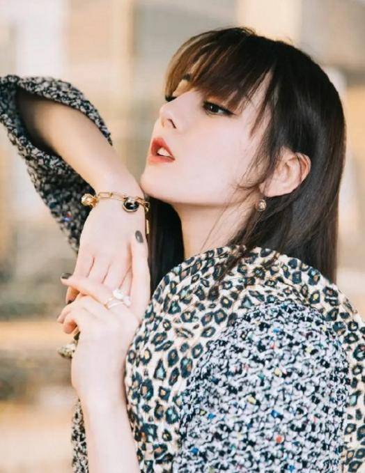 男明星做美甲 性別標簽下的自由與束縛